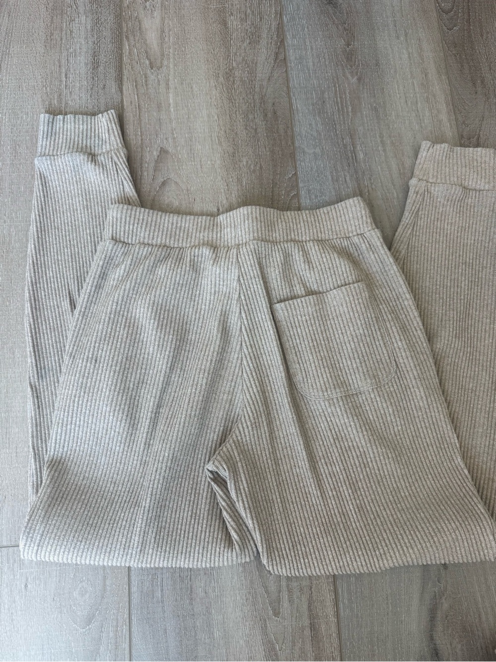 Alo muse beige hoodie and jogger Ribbed set. - Picture 7 of 9